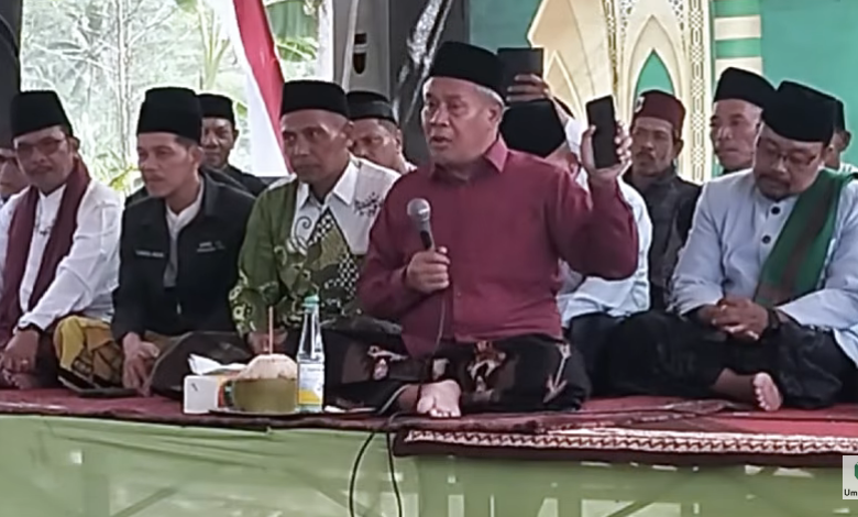 Ceramah KH Marzuki Mustamar Bahas Nasab Habaib, Peran Kiai Pribumi, dan Ajakan Waspada terhadap Pengaruh Ideologi