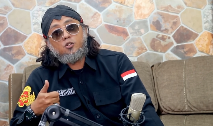 Den Dibyo menjelaskan bahwa KRT Sumodiningrat merupakan menantu Sri Sultan Hamengkubuwono II sekaligus tokoh yang dikenal sebagai panglima perang pada masa Perang Geger Sepehi tahun 1812