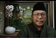 KH Ubaidillah juga menegaskan bahwa dirinya mendukung tradisi ziarah kepada ulama dan leluhur