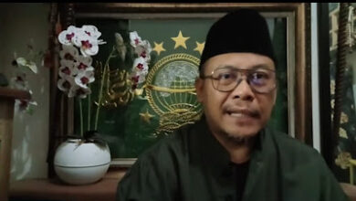 KH Ubaidillah juga menegaskan bahwa dirinya mendukung tradisi ziarah kepada ulama dan leluhur