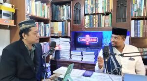 KRT KH Nur Ihyak Hadinegoro Diskusi Nasab bersama alumni mahasiswa Tarim