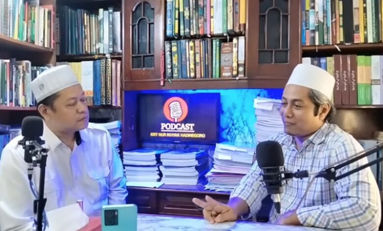 Keturunan Mbah Sambu Lasem Buka Manuskrip Asli, Bahas Klaim Ba'alwi dalam Diskusi Bersama KRT Nur Ihyak Hadinego