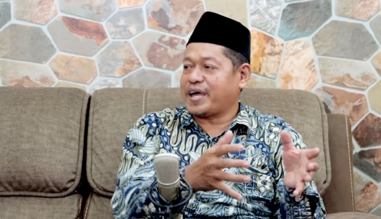 perbedaan hasil penelitian antara KH Nur Ihyak Hadinegoro dengan peneliti lain yang juga mengkaji persoalan nasab