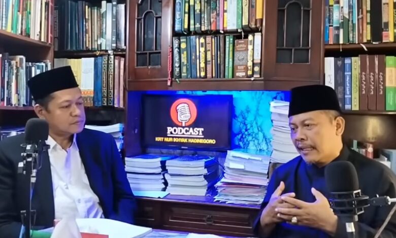 DR KH Ubaidillah Tamam Munzi Paparkan Konsep Hadromautism, Bahas Hegemoni, Nasab, dan Relasi Kekuasaan dalam Podcast KRT Nur Ikhyak Hadinegoro