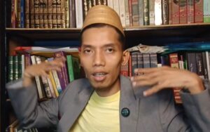 Gus Aziz Jazuli kemudian membahas konsep penelitian dan kritik sumber