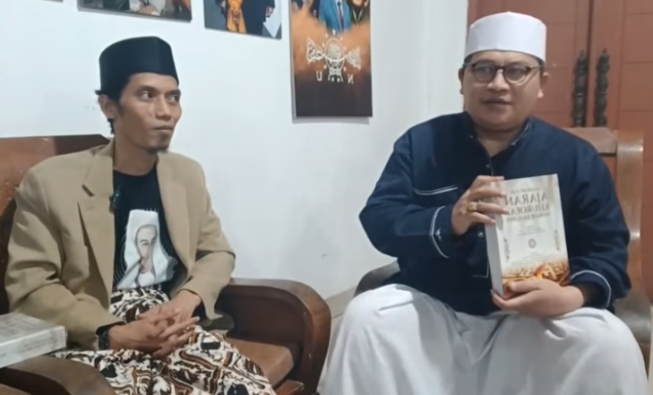Buku Membongkar Ajaran Khurafat Habib Ba Alwi Dibahas dalam Podcast