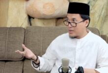 Polemik Nasab dalam Perspektif Filologi, Prof. Menachem Ali Paparkan Bukti Manuskrip Lintas Bahasa di Podcast Rhoma Irama