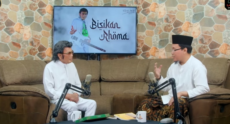 Rhoma Irama kemudian meminta penjelasan mengenai hubungan filologi dengan pembahasan nasab