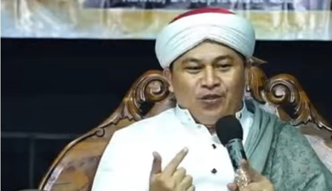 KH Imaduddin Utsman Bahas Nasab, DNA Keturunan Nabi hingga Keteladanan Rasulullah dalam Maulid di Indramayu