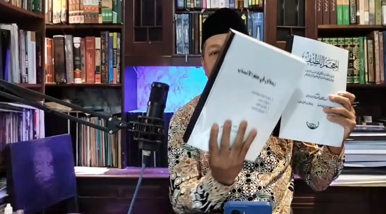 KH Nur Ihyak Bahas Kitab Dakwatut Tamah
