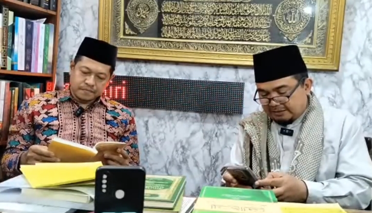 KH Nur Ihyak dan Ketua Himpunan Dzuriyyah Sunan Giri Bahas Manuskrip, Silsilah Syekh Khalil hingga DNA