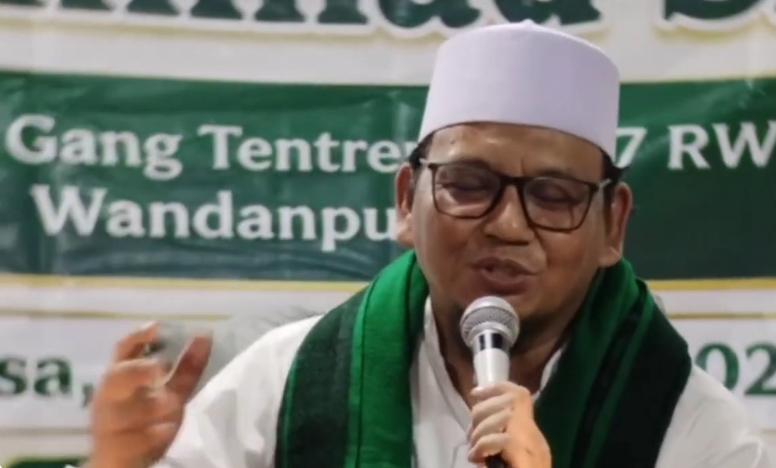 KH Syaikhu Rijal kembali mengajak jamaah untuk meniru Nabi Muhammad dalam kehidupan sehari-hari